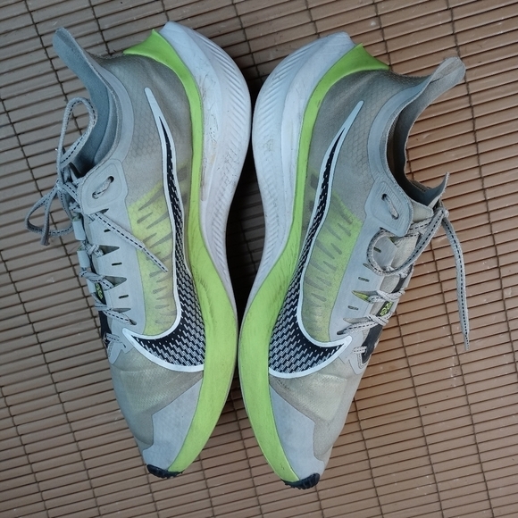 Nike Zoom Gravity Grey Fog Volt Running Shoe BQ3202-011 Men's Size 10.5 311pm - Picture 6 of 11